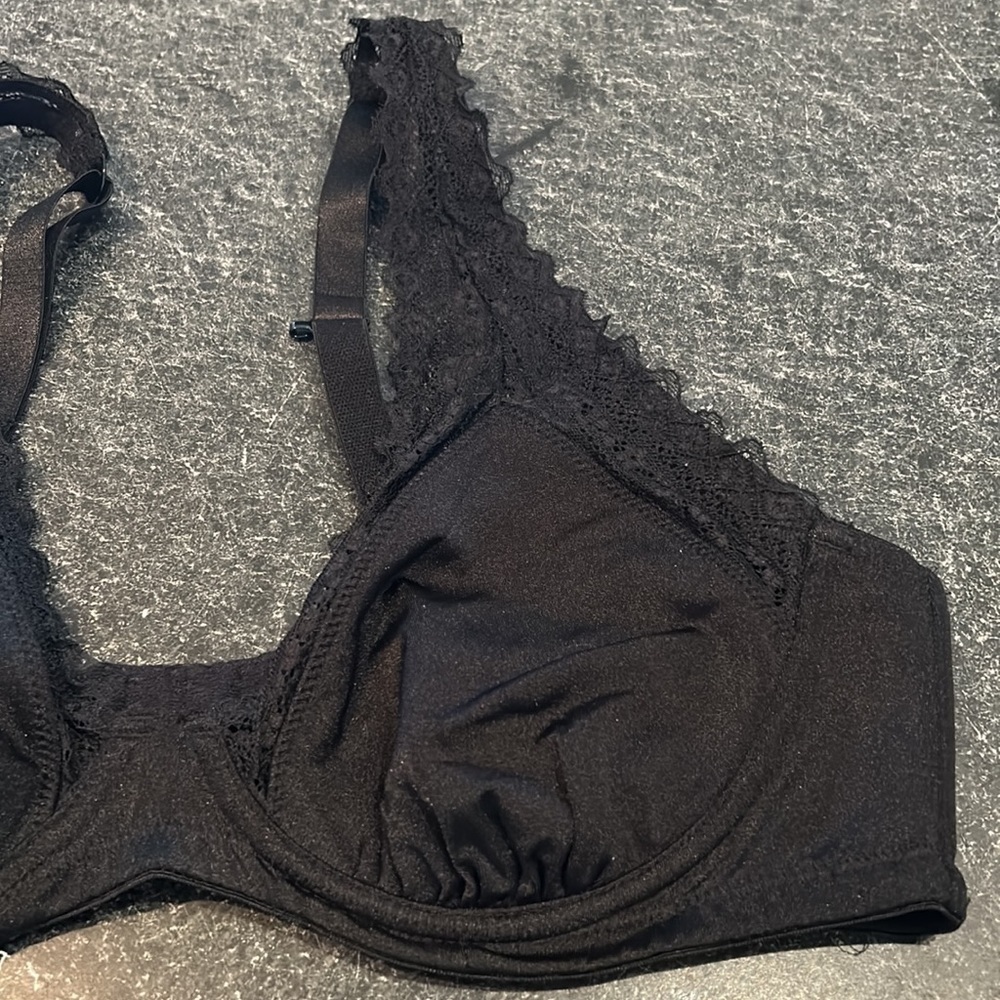 Déesse Lace trim black bra - Picture 2 of 8